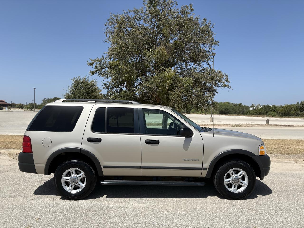 Ford Explorer  2004