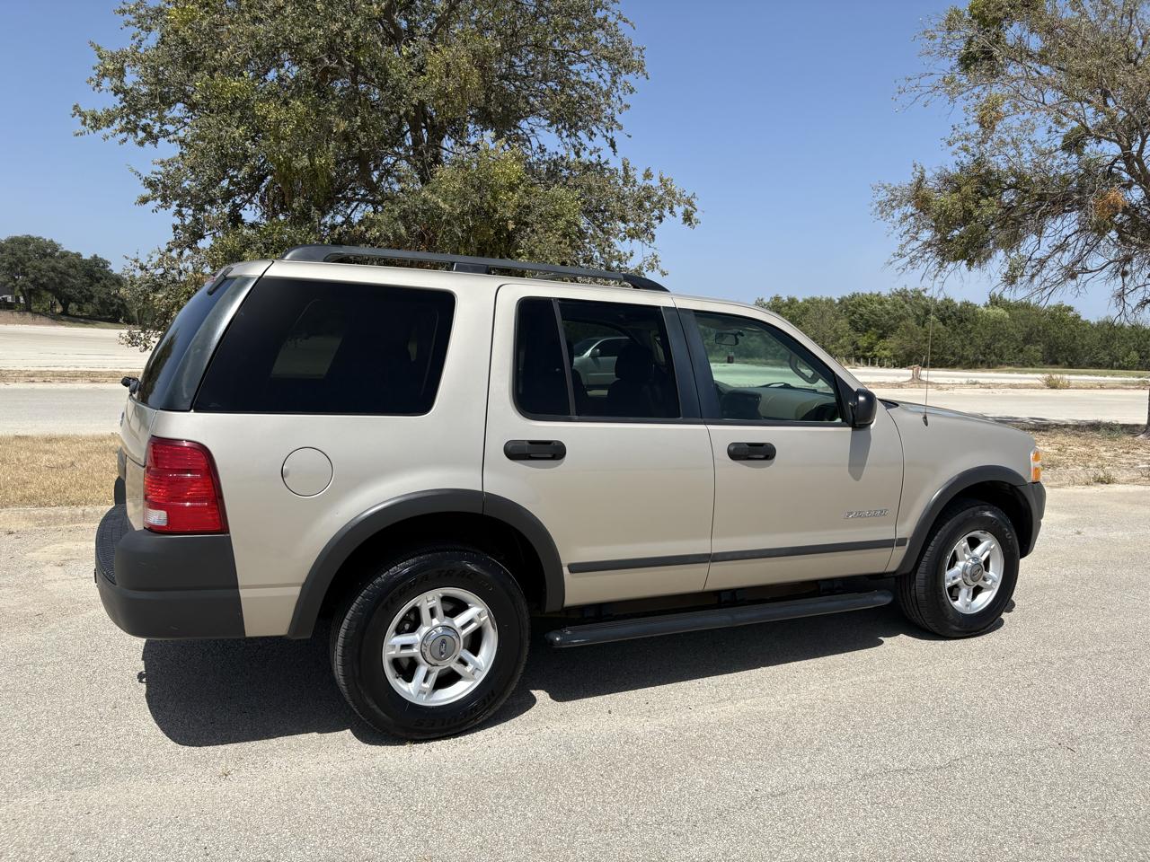 Ford Explorer  2004