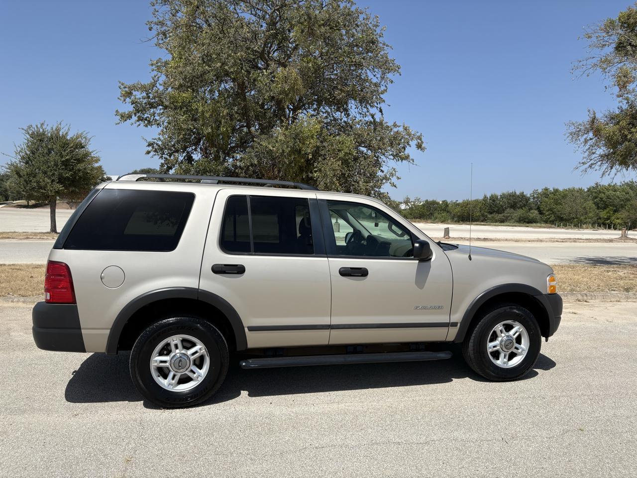 Ford Explorer  2004