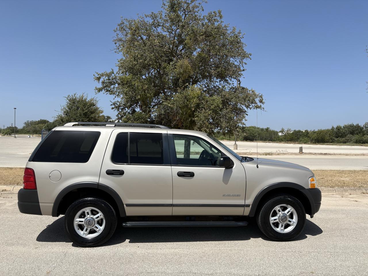 Ford Explorer  2004