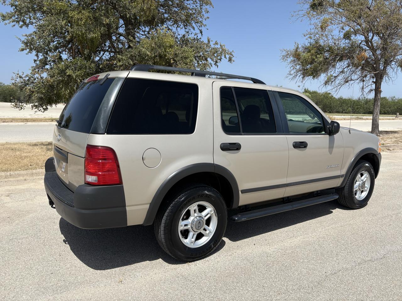 Ford Explorer  2004