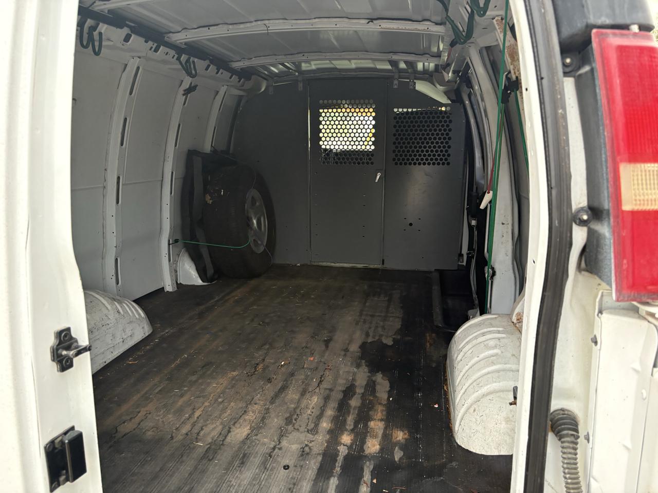 Chevrolet Express Cargo Van  2003