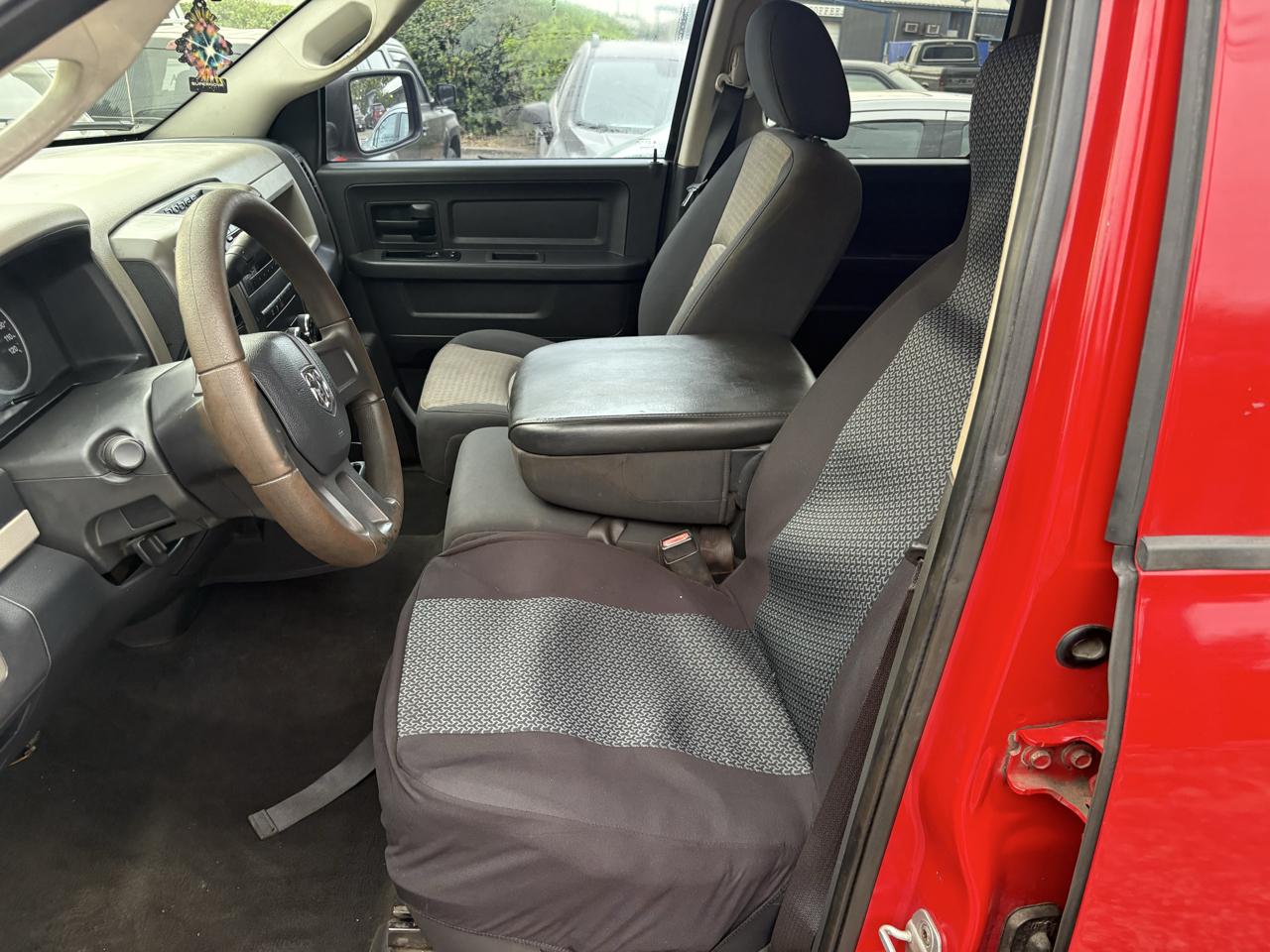RAM 1500 2WD Quad Cab 140.5" ST 2011