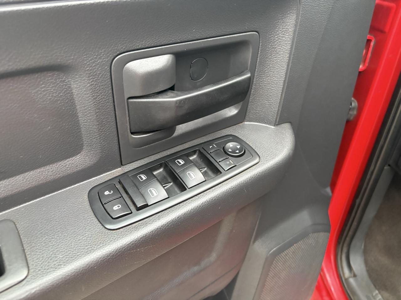 RAM 1500 2WD Quad Cab 140.5" ST 2011