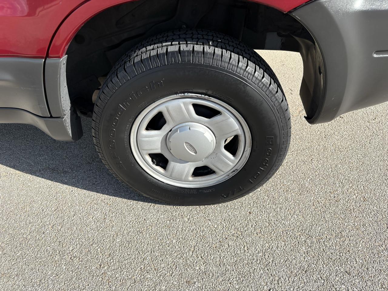 Ford Escape  2004