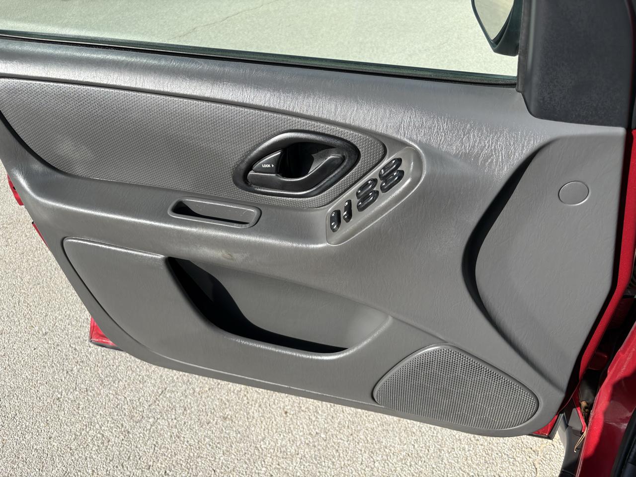 Ford Escape  2004