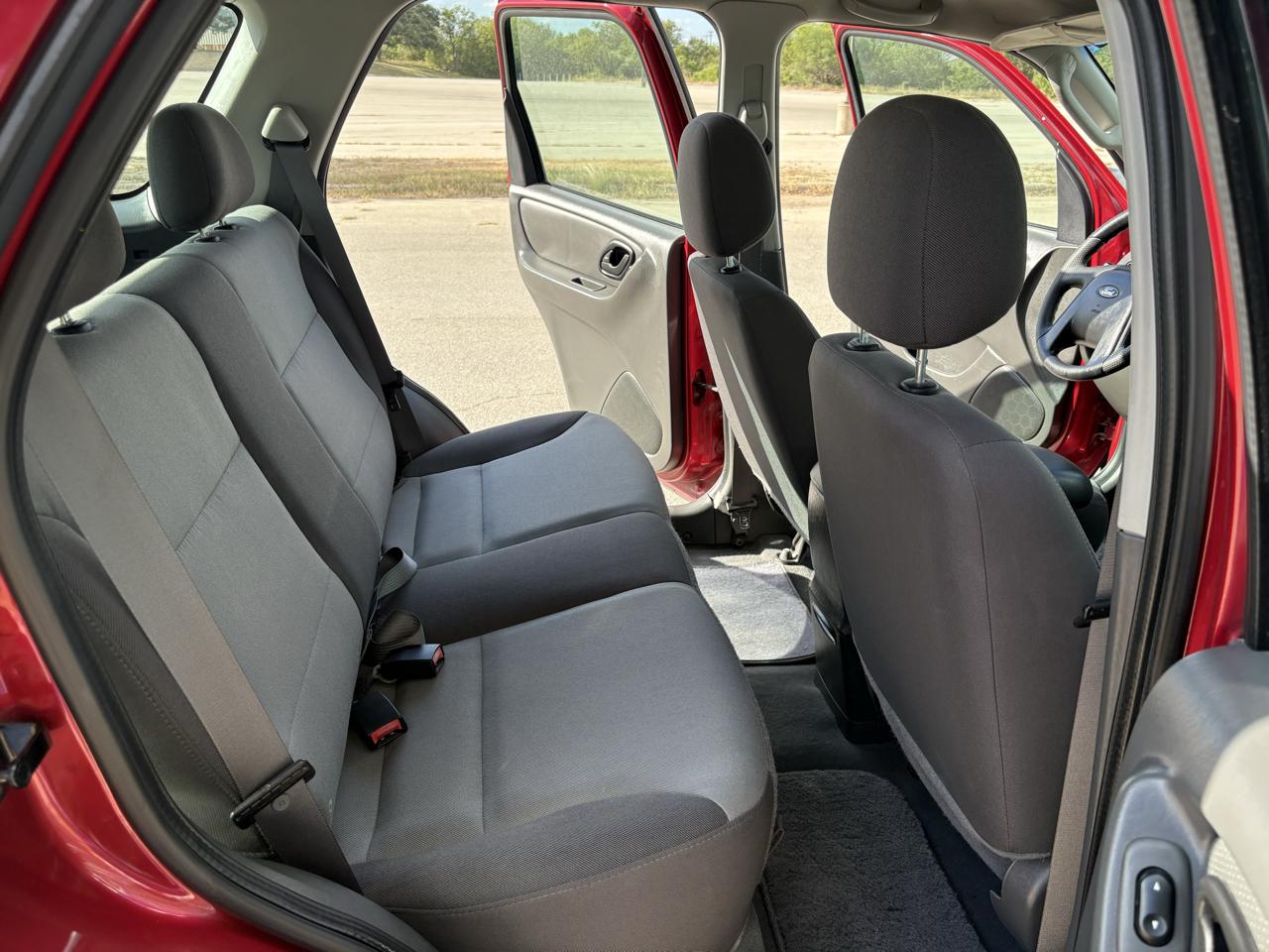 Ford Escape  2004