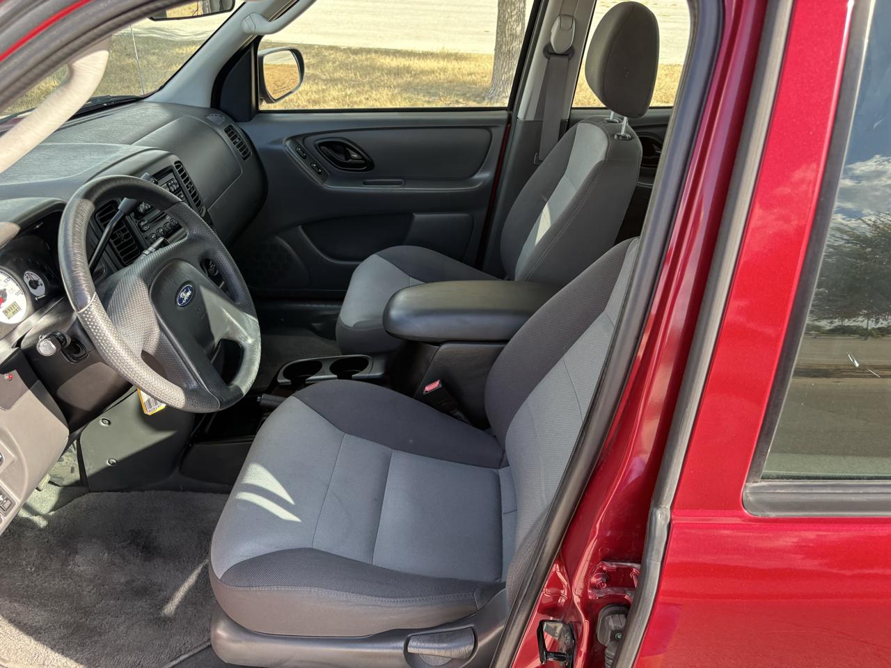 Ford Escape  2004