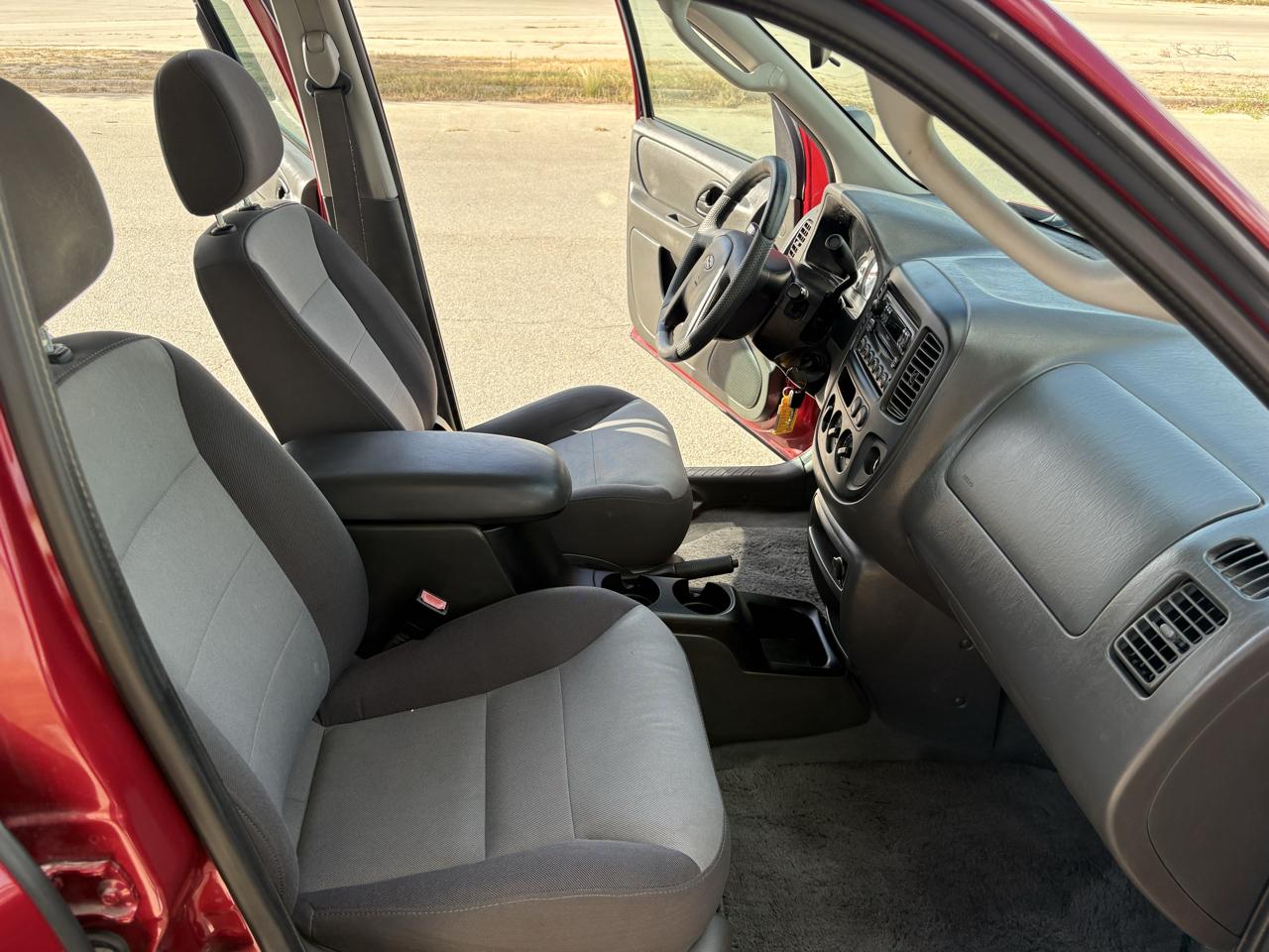 Ford Escape  2004