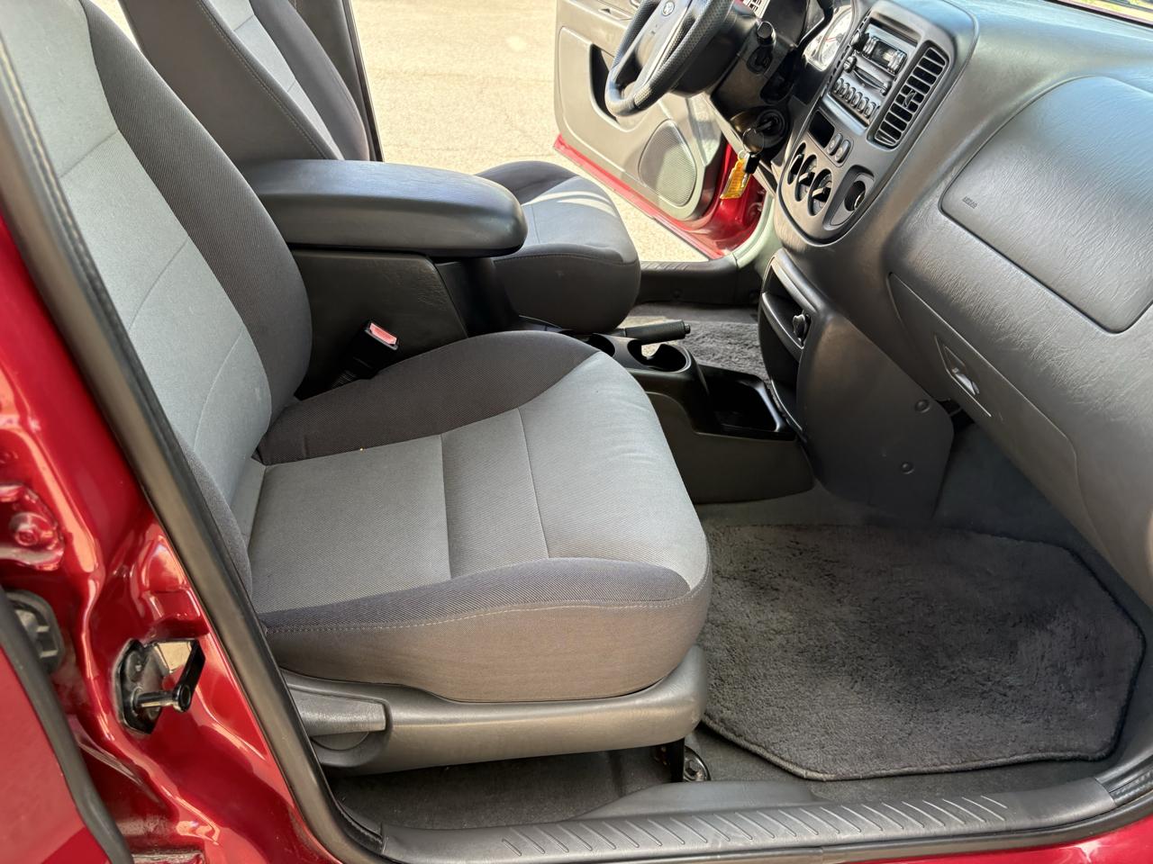 Ford Escape  2004