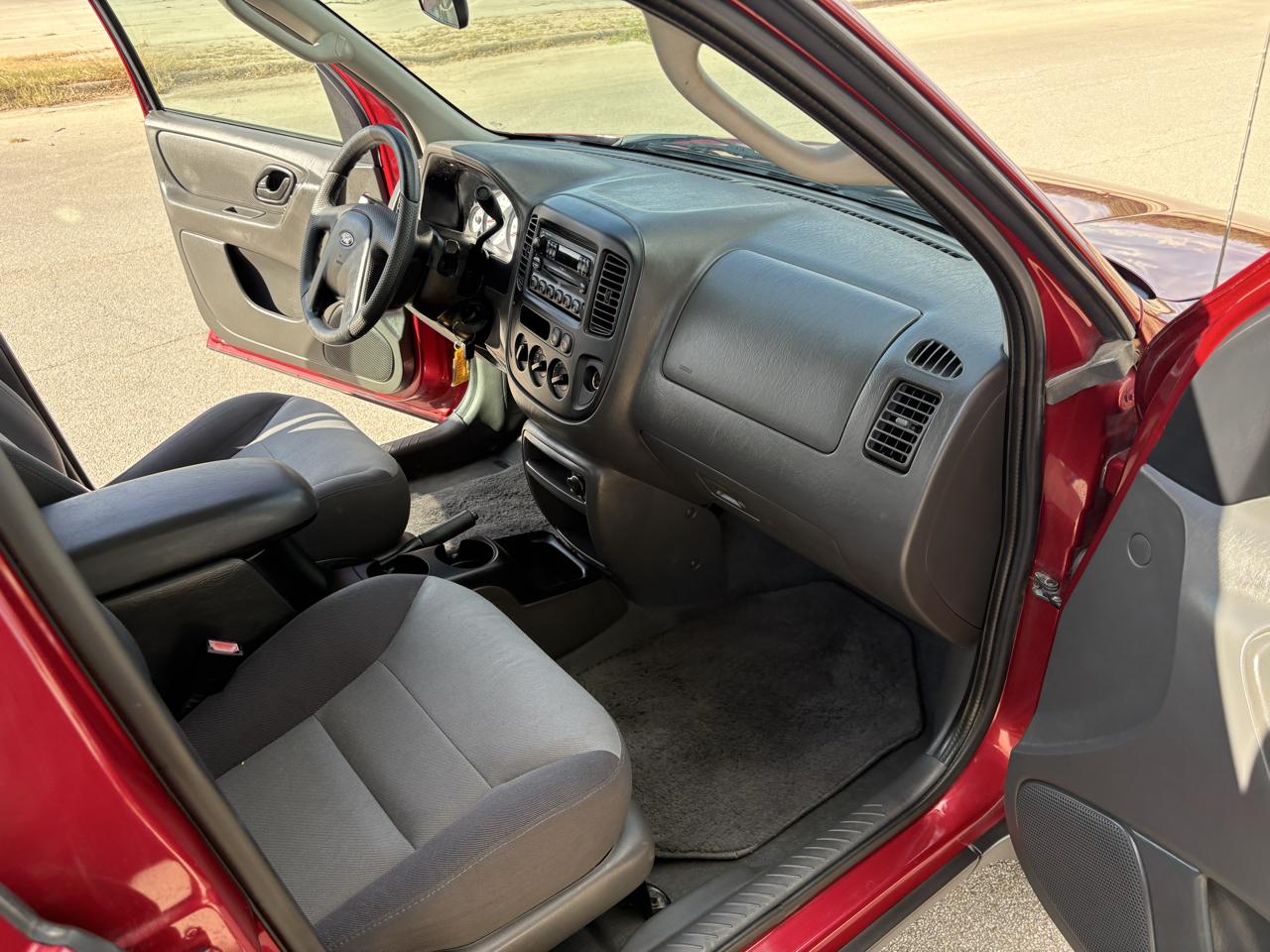 Ford Escape  2004