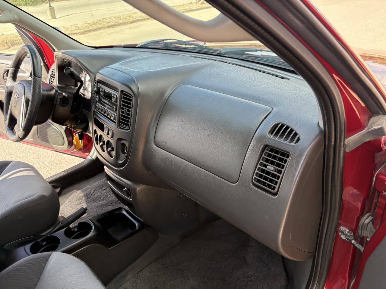 Ford Escape  2004
