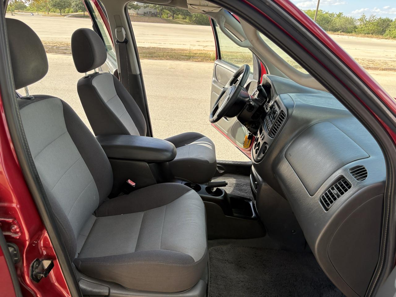 Ford Escape  2004