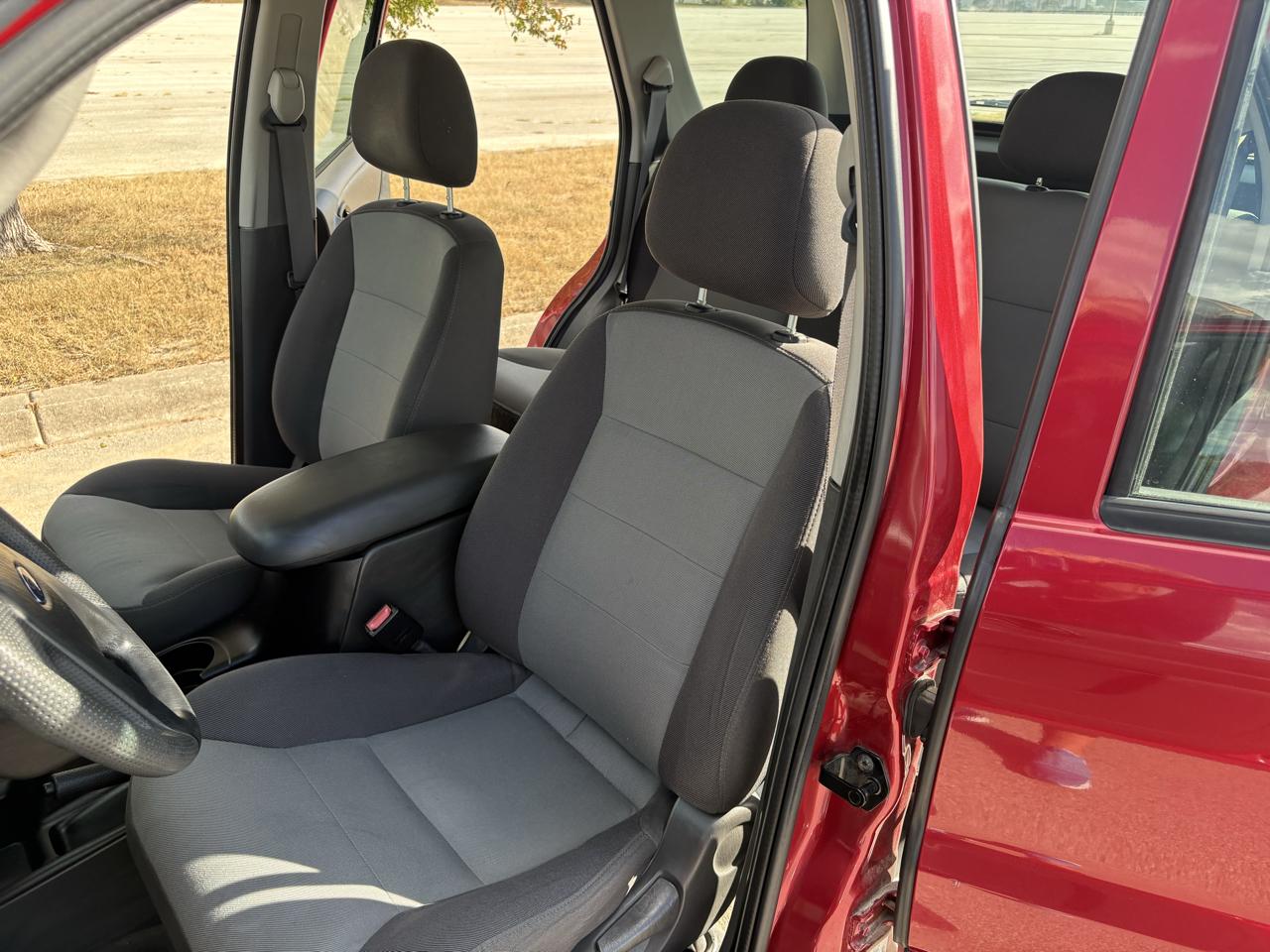 Ford Escape  2004