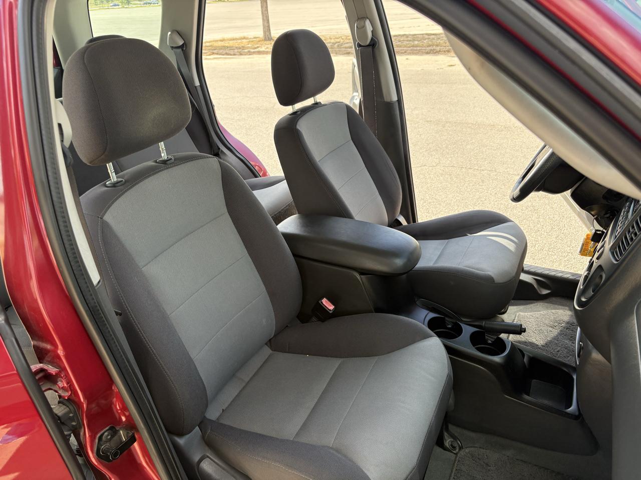 Ford Escape  2004
