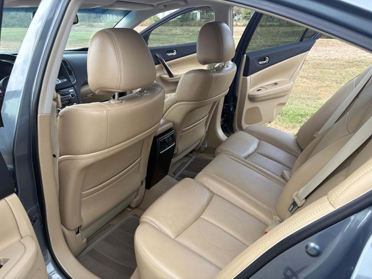 Nissan Maxima 4dr Sdn V6 CVT 3.5 SV w/Premium Pkg 2010