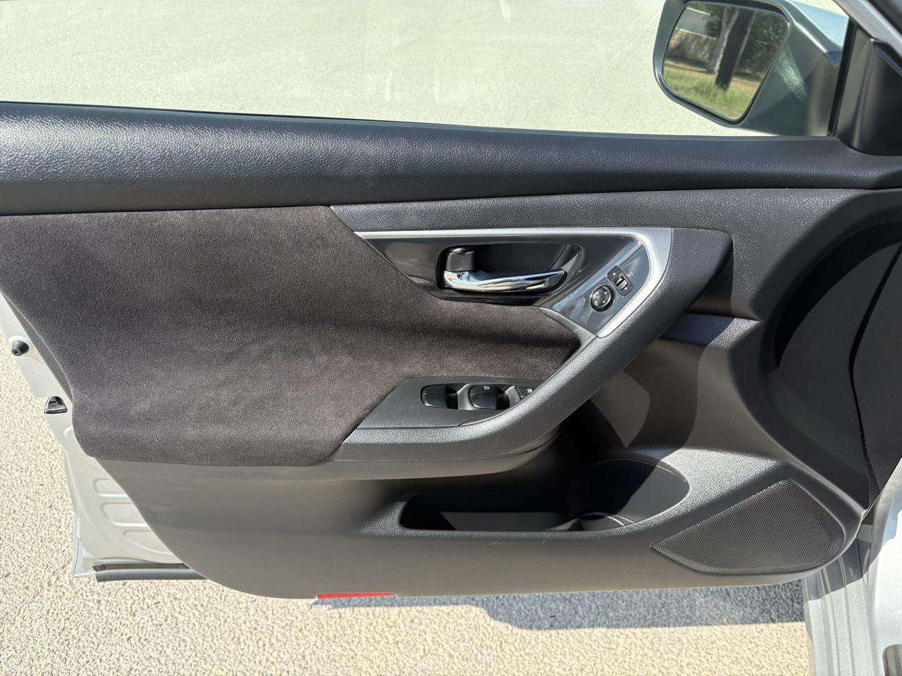Nissan Altima 4dr Sdn I4 2.5 SV 2013