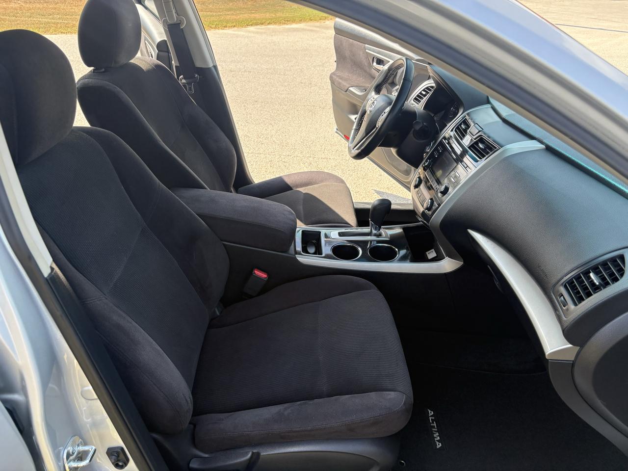 Nissan Altima 4dr Sdn I4 2.5 SV 2013