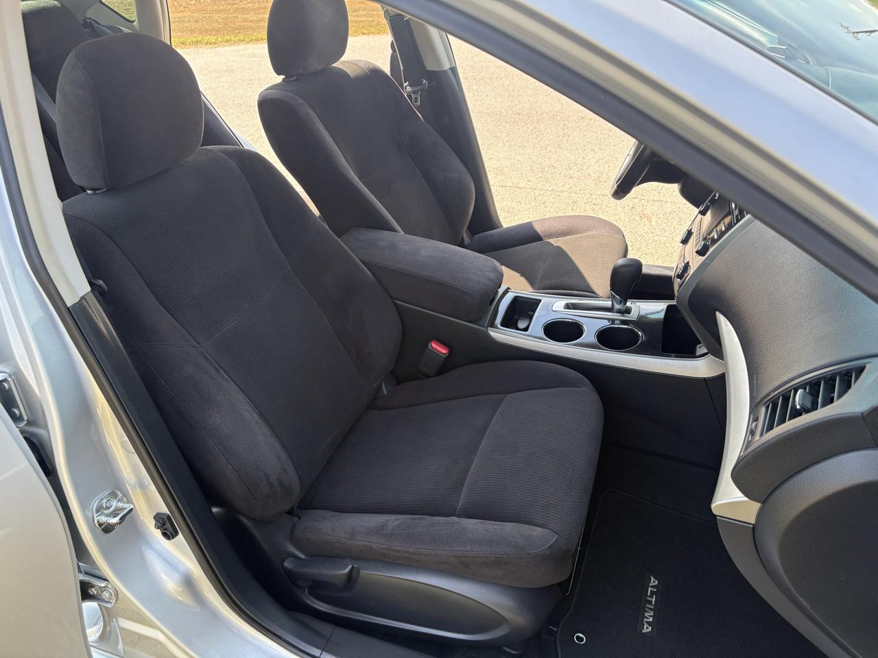 Nissan Altima 4dr Sdn I4 2.5 SV 2013