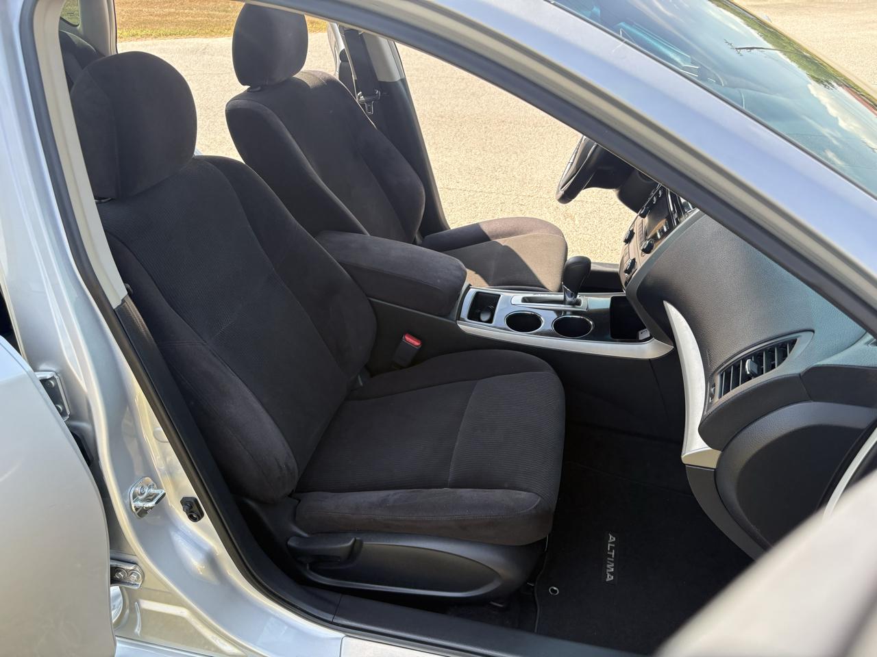 Nissan Altima 4dr Sdn I4 2.5 SV 2013