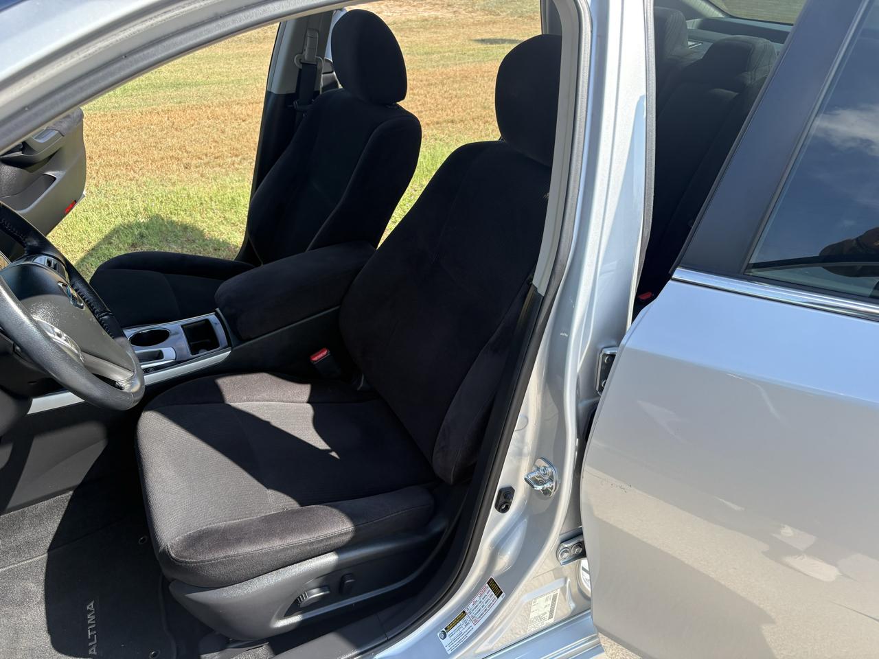 Nissan Altima 4dr Sdn I4 2.5 SV 2013