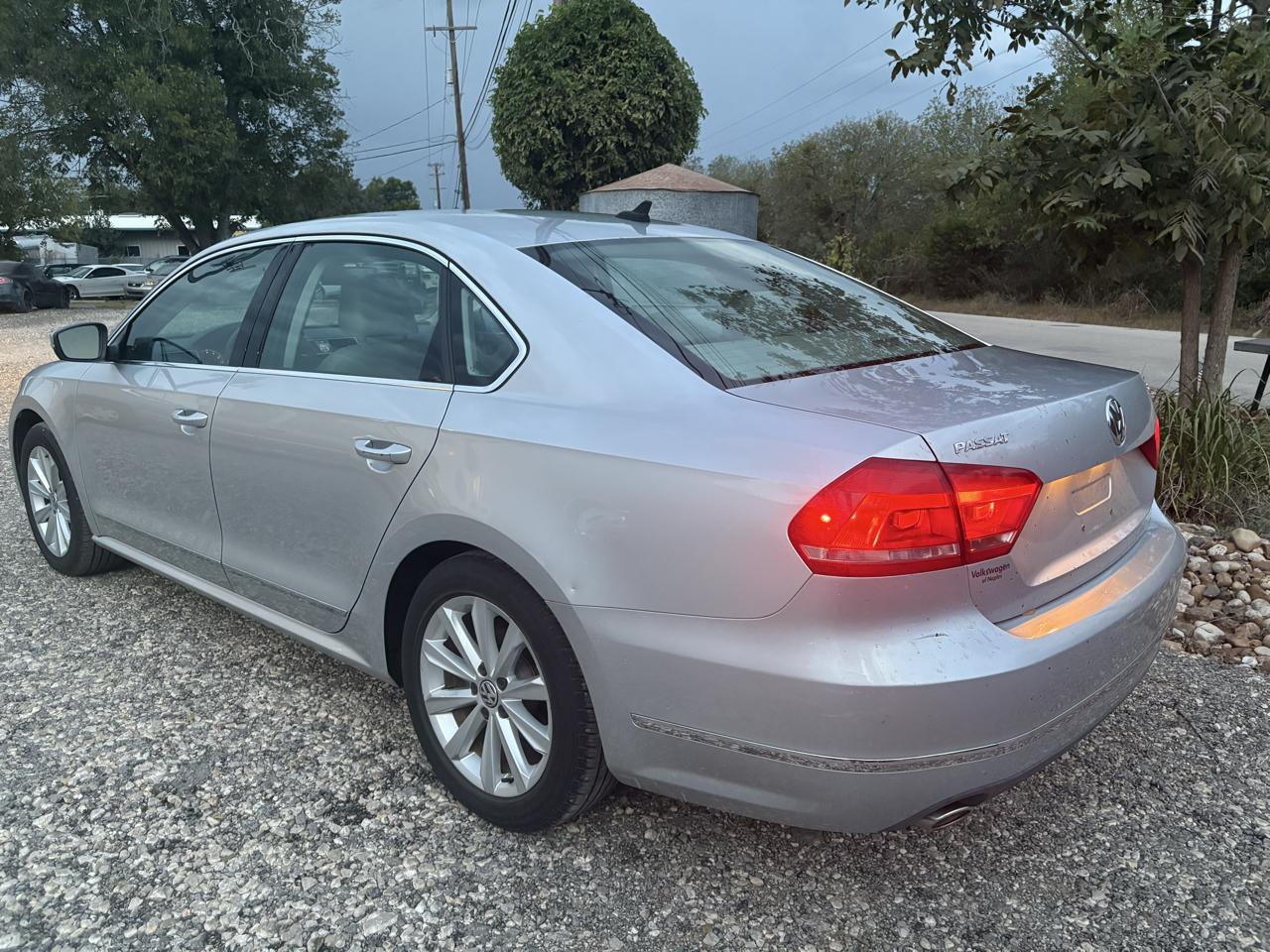 Volkswagen Passat 4dr Sdn 2.5L Auto SEL 2013