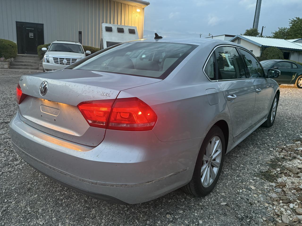 Volkswagen Passat 4dr Sdn 2.5L Auto SEL 2013