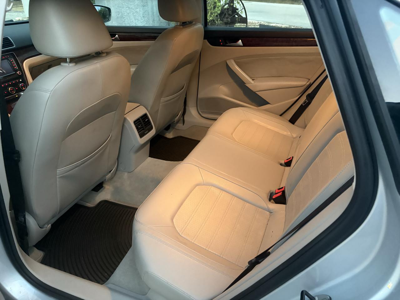Volkswagen Passat 4dr Sdn 2.5L Auto SEL 2013