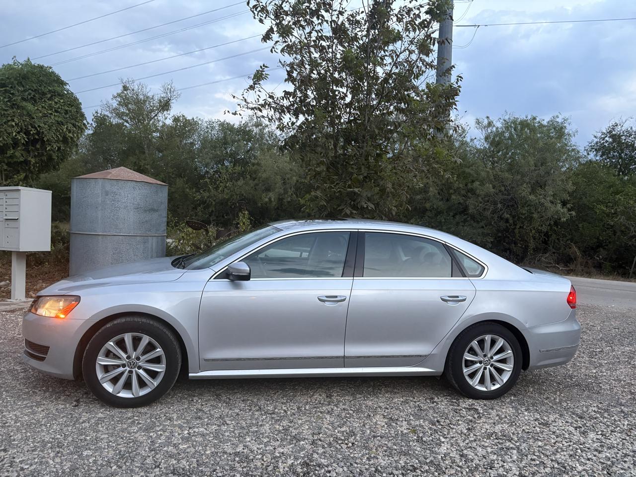 Volkswagen Passat 4dr Sdn 2.5L Auto SEL 2013
