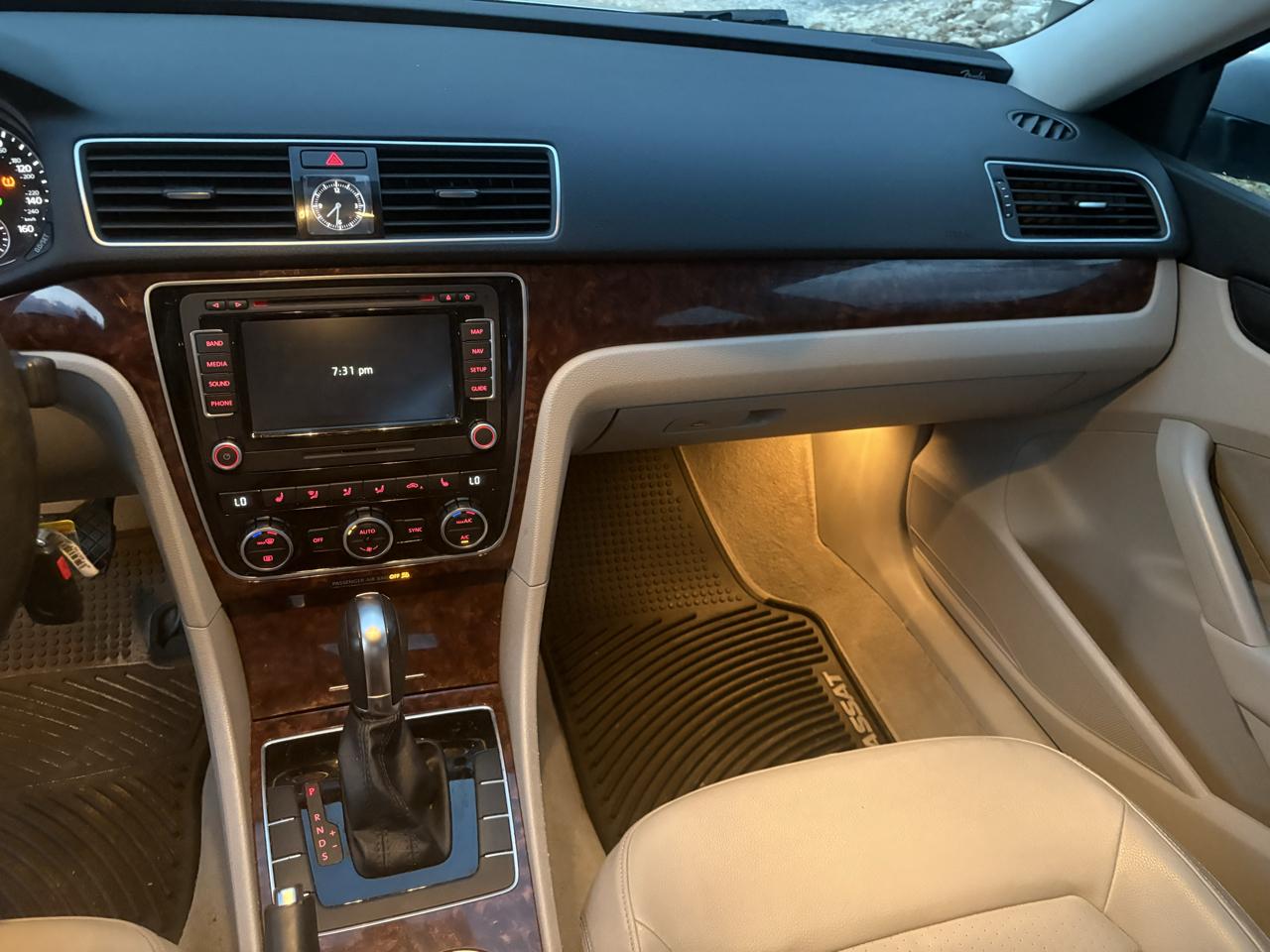 Volkswagen Passat 4dr Sdn 2.5L Auto SEL 2013