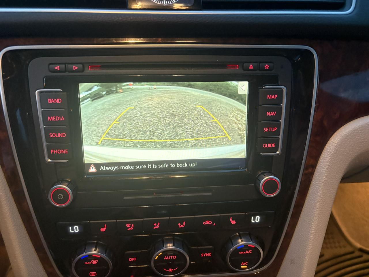 Volkswagen Passat 4dr Sdn 2.5L Auto SEL 2013