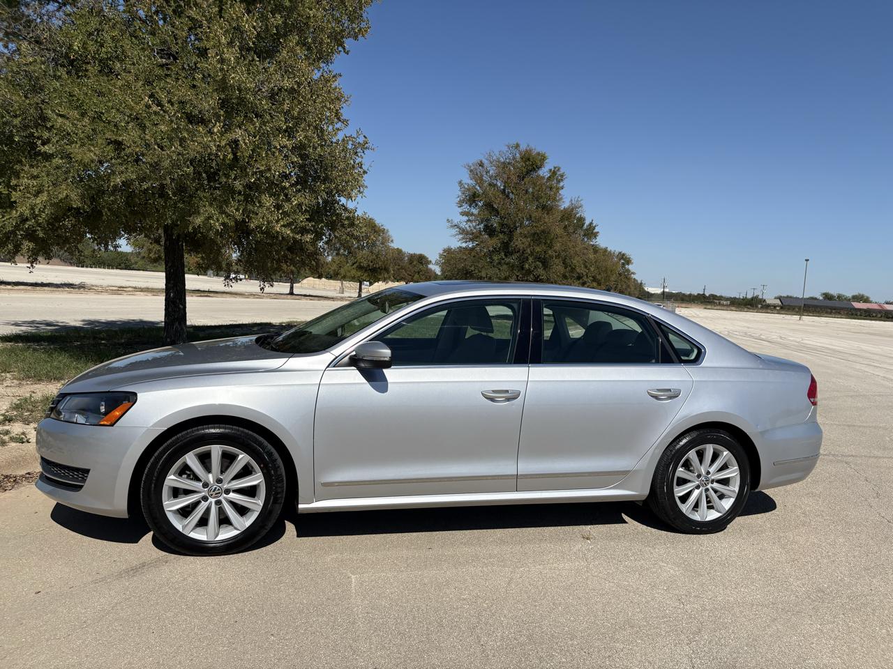 Volkswagen Passat 4dr Sdn 2.5L Auto SEL 2013