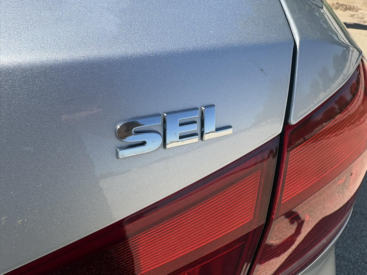 Volkswagen Passat 4dr Sdn 2.5L Auto SEL 2013