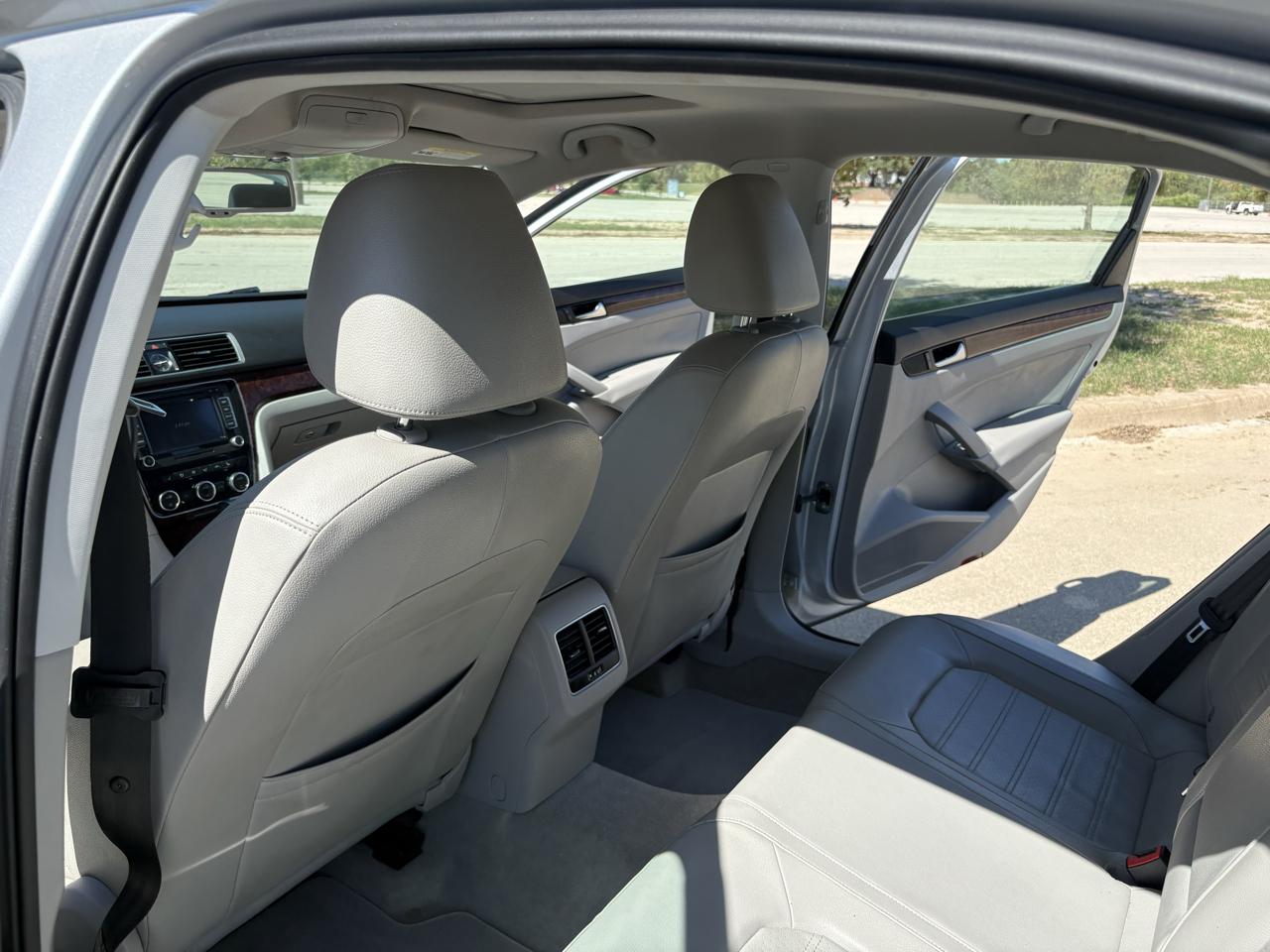 Volkswagen Passat 4dr Sdn 2.5L Auto SEL 2013