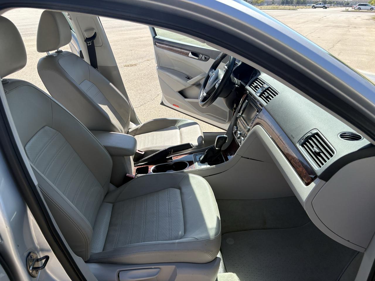 Volkswagen Passat 4dr Sdn 2.5L Auto SEL 2013