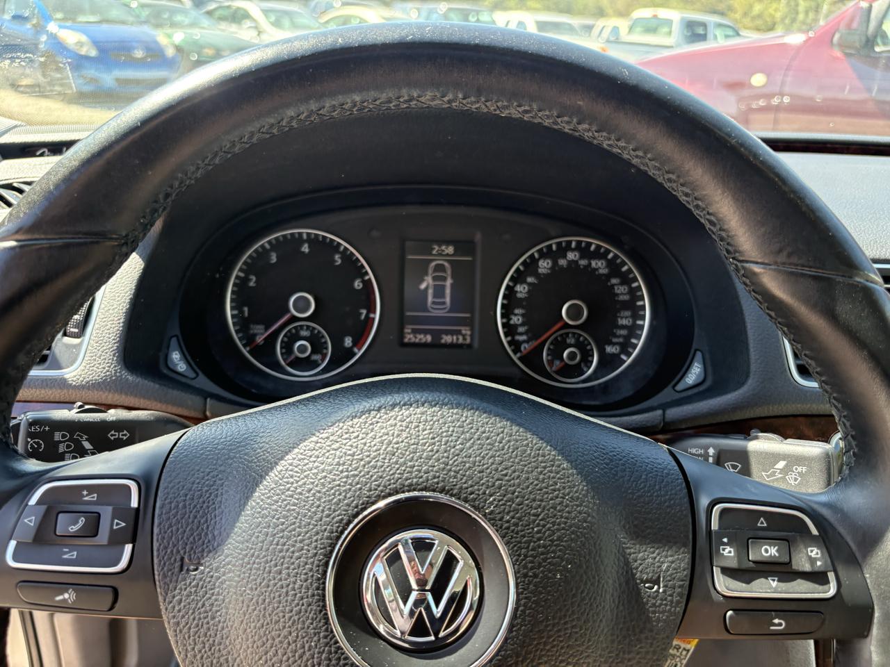 Volkswagen Passat 4dr Sdn 2.5L Auto SEL 2013