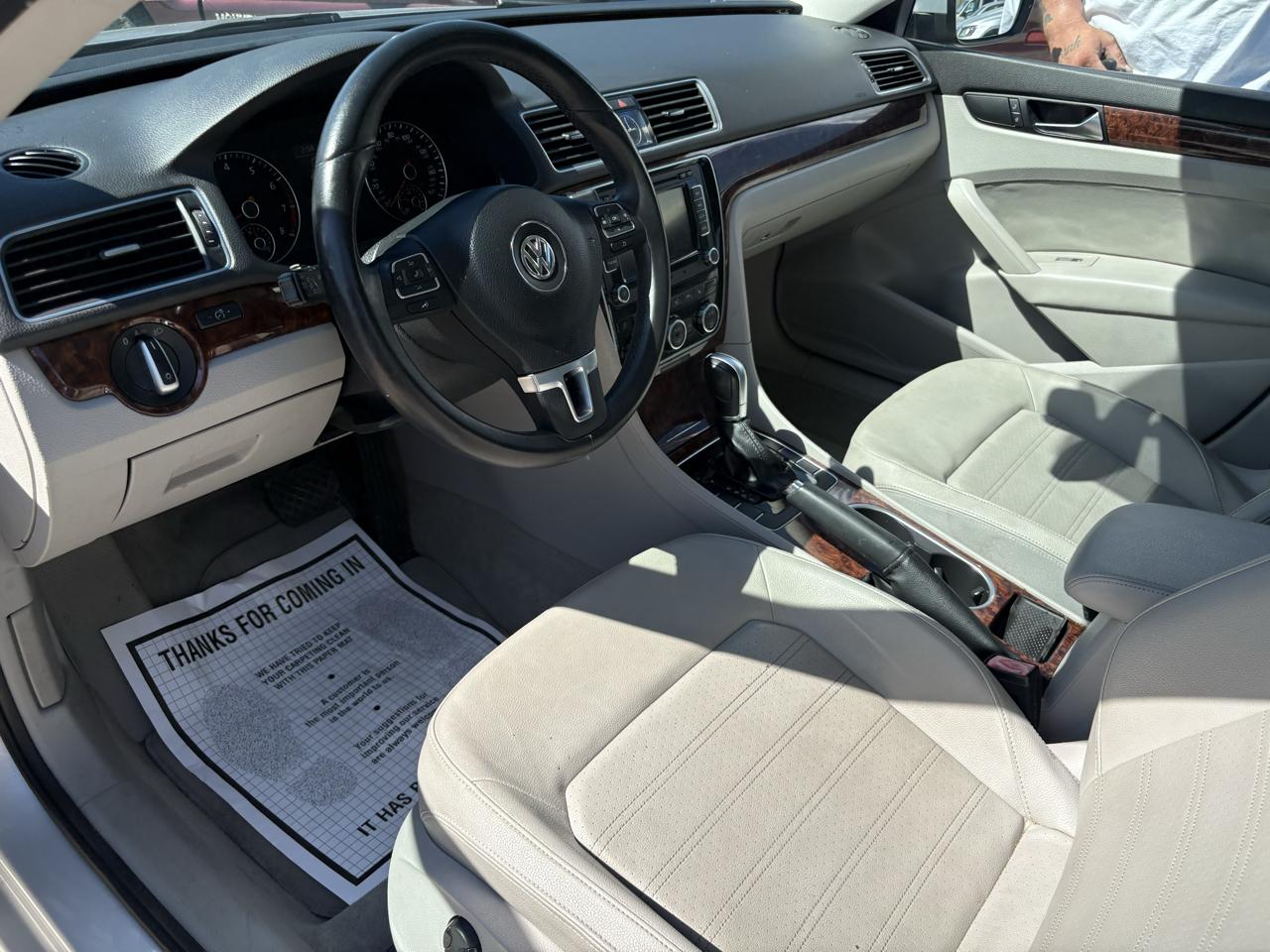 Volkswagen Passat 4dr Sdn 2.5L Auto SEL 2013