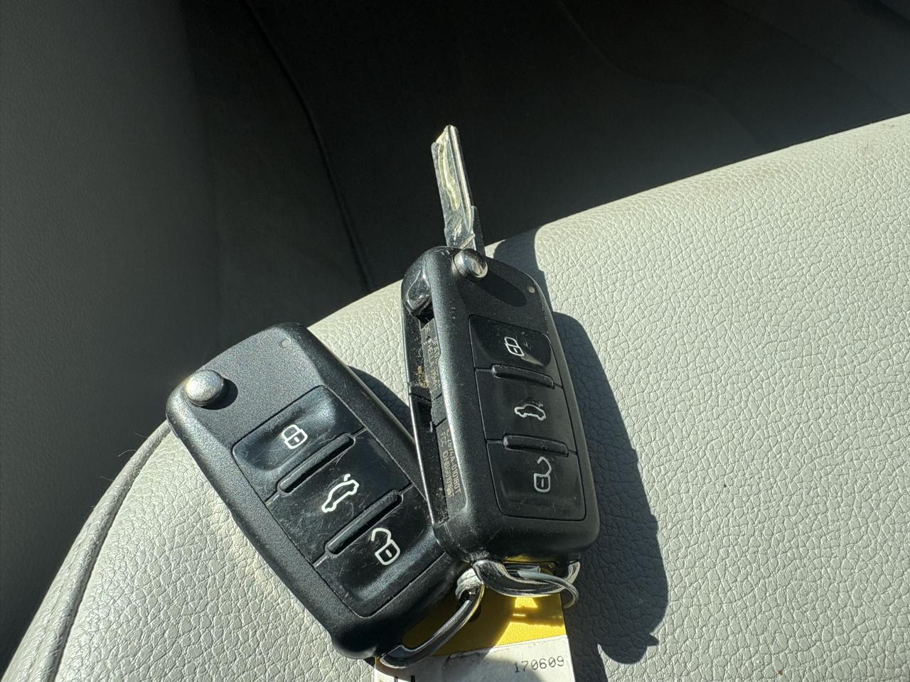 Volkswagen Passat 4dr Sdn 2.5L Auto SEL 2013