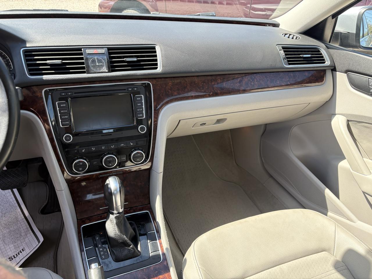 Volkswagen Passat 4dr Sdn 2.5L Auto SEL 2013