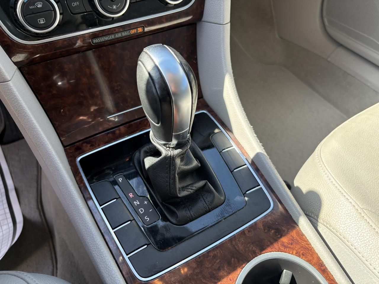 Volkswagen Passat 4dr Sdn 2.5L Auto SEL 2013