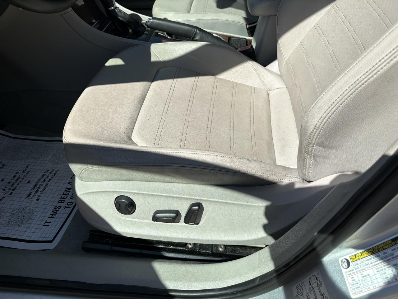 Volkswagen Passat 4dr Sdn 2.5L Auto SEL 2013
