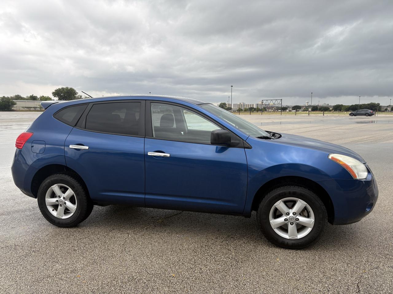 Nissan Rogue  2010