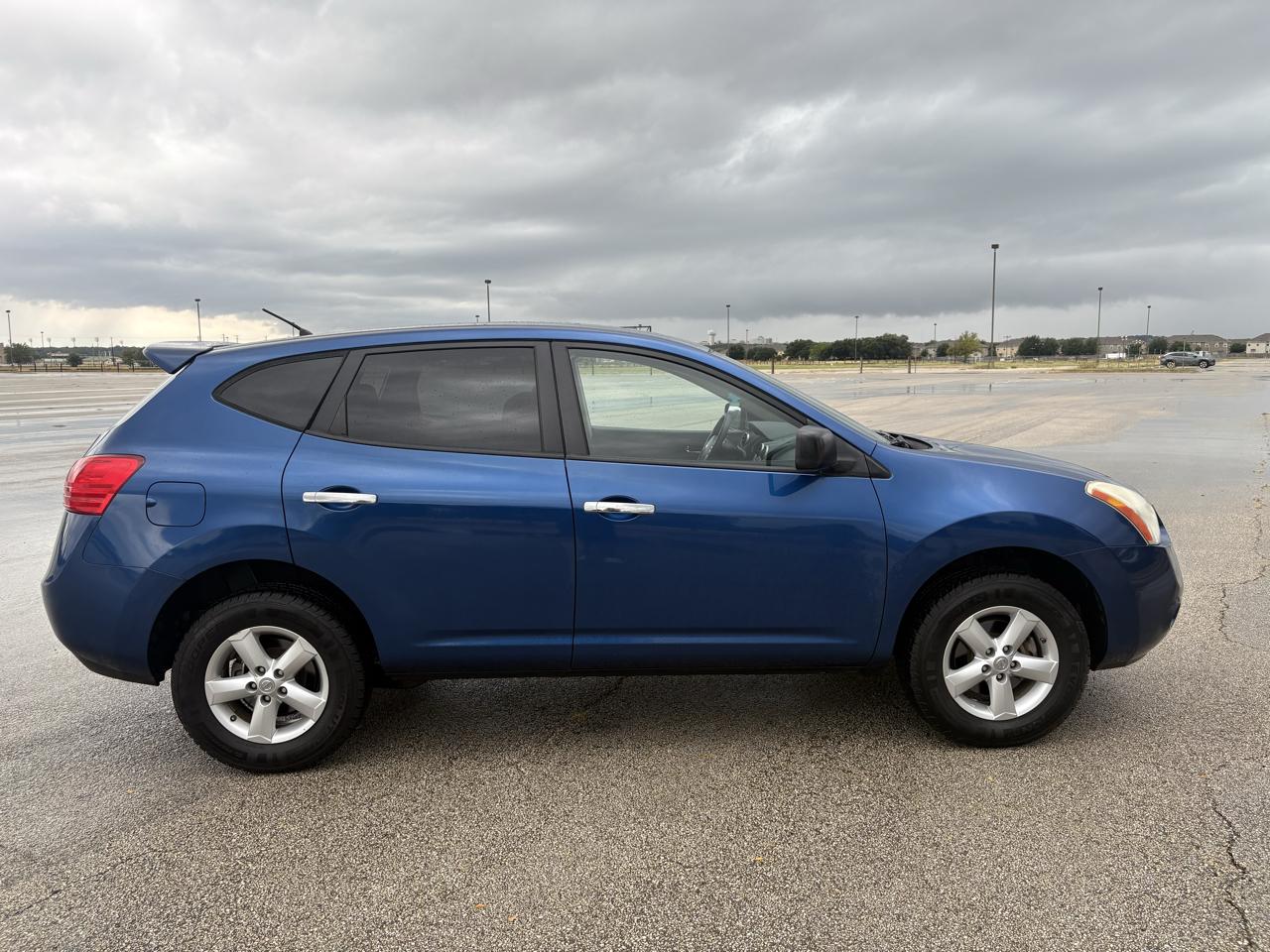 Nissan Rogue  2010