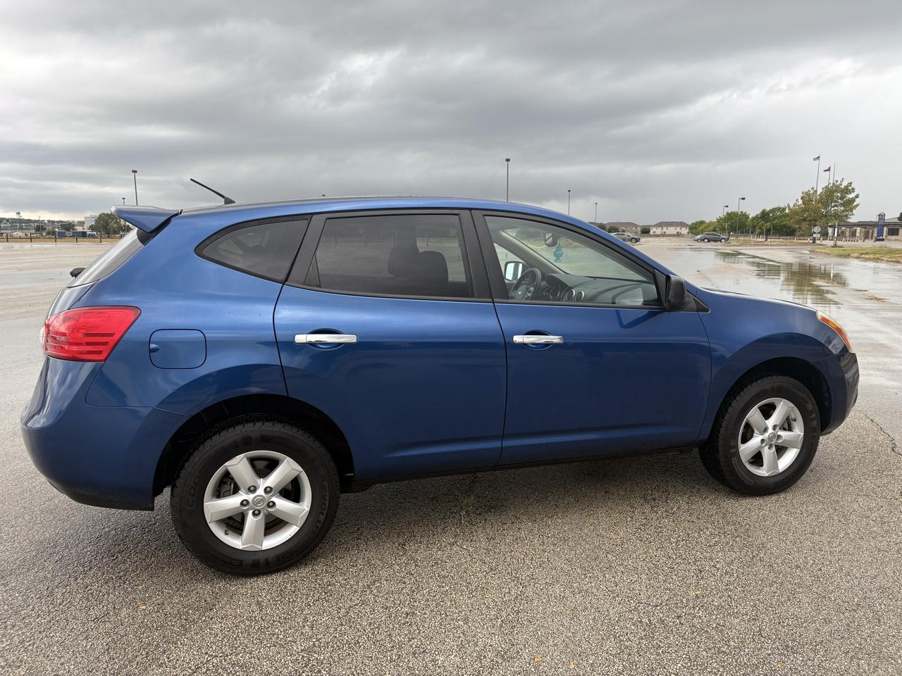 Nissan Rogue  2010