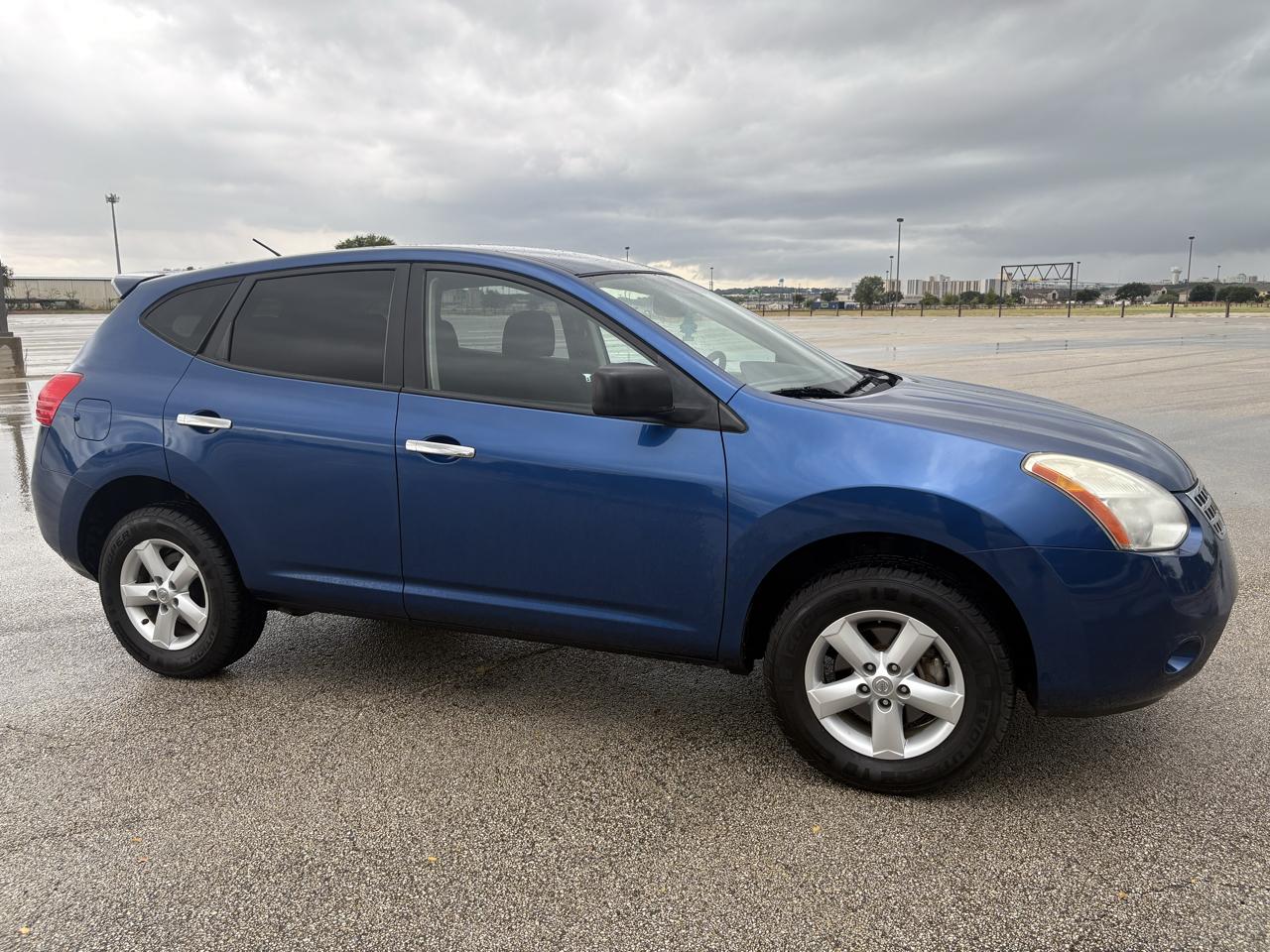 Nissan Rogue  2010