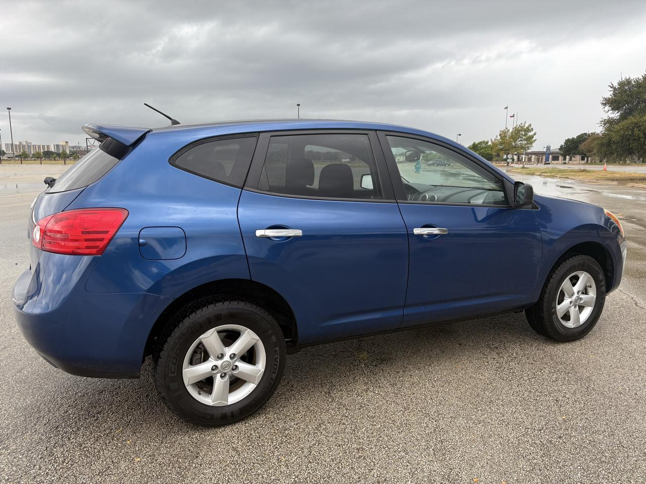 Nissan Rogue  2010