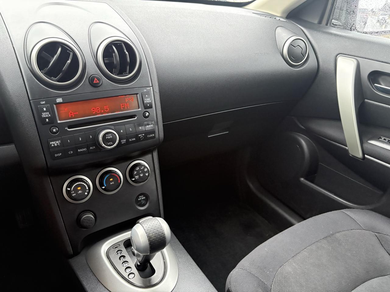 Nissan Rogue  2010