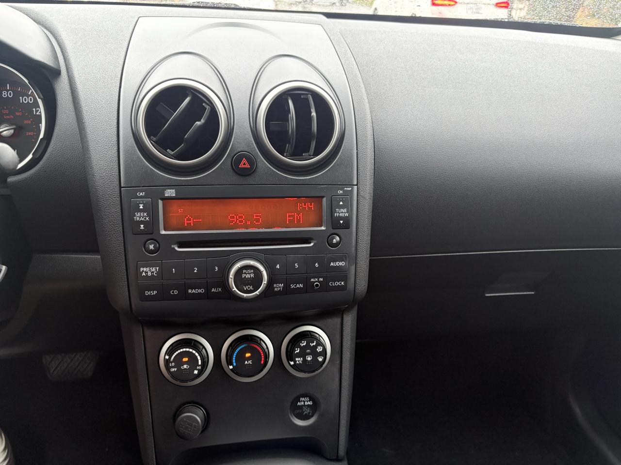 Nissan Rogue  2010