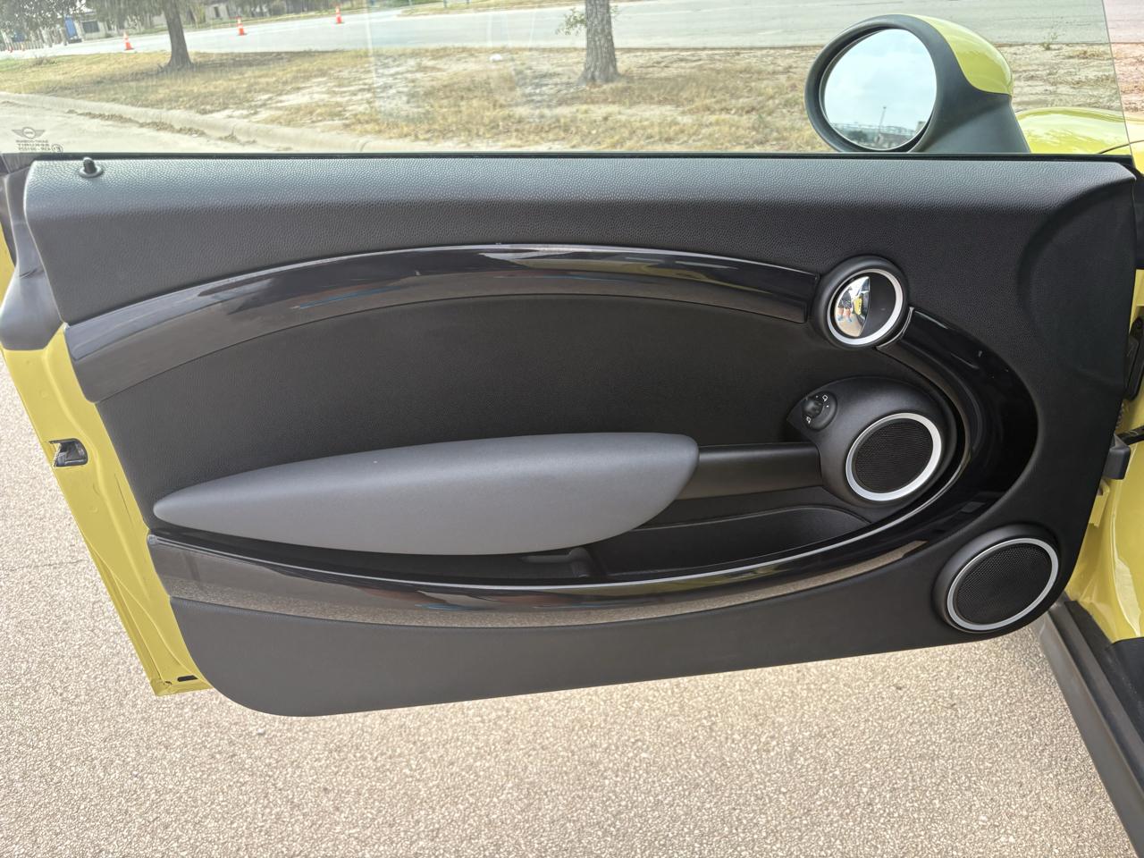 MINI Cooper Convertible 2dr 2009