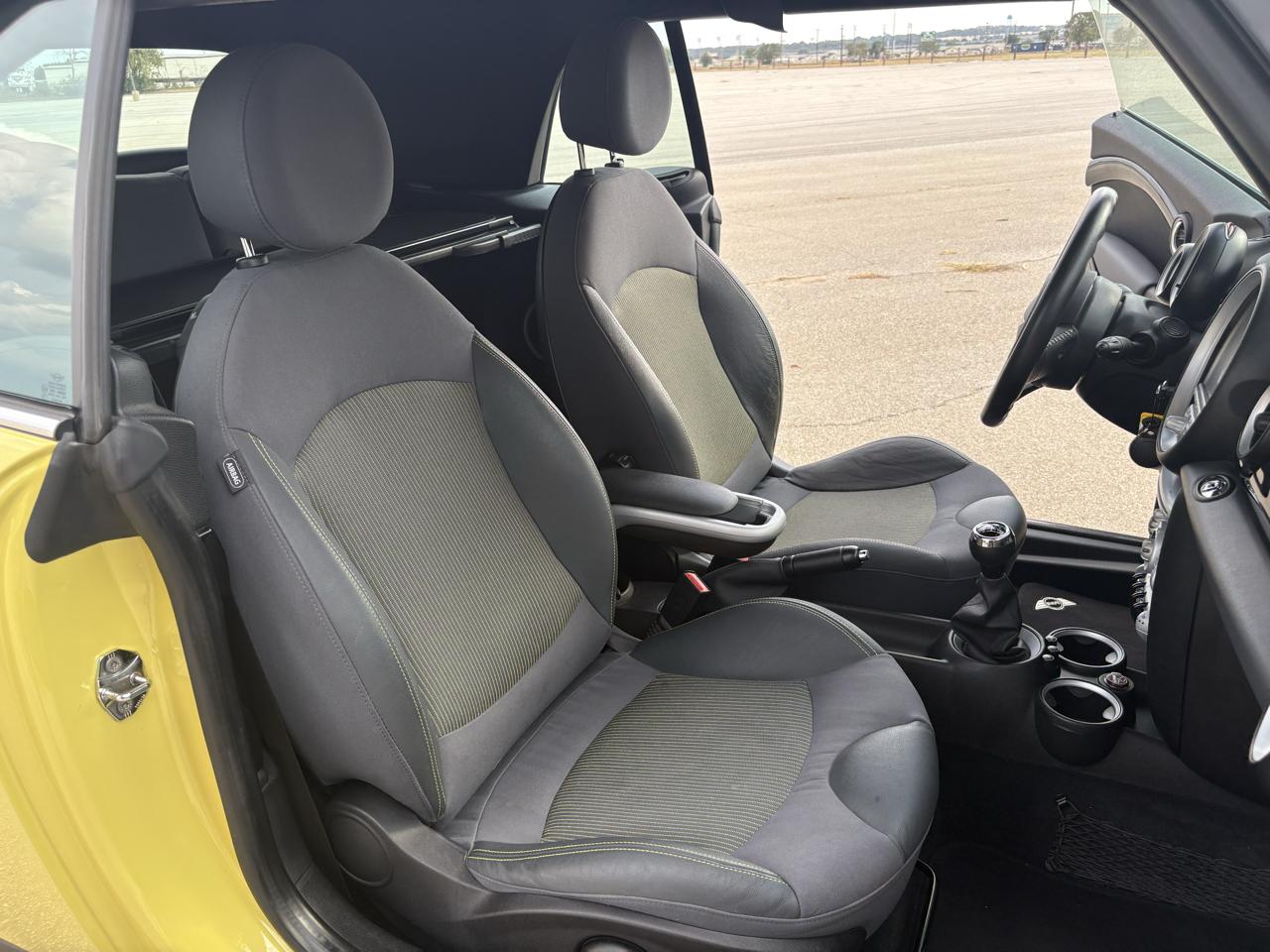 MINI Cooper Convertible 2dr 2009